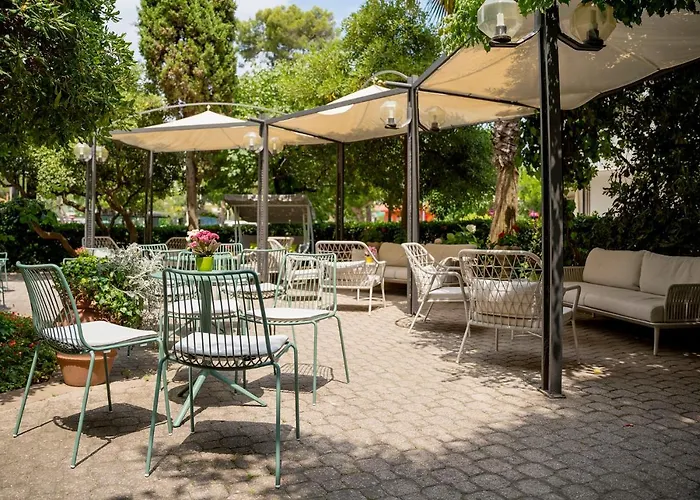 Guida Completa agli Hotel Riccione 2 Stelle: Confort e Convenienza