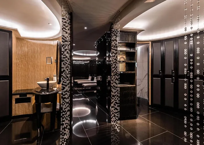 Top Hotels with In-Room Hot Tubs in London