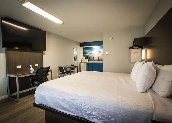Best Hotels near Henderson Beach State Park