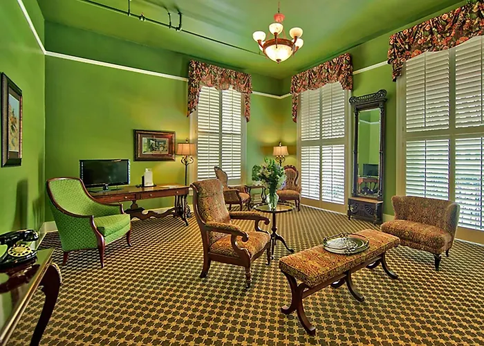 Best Hotels Along San Antonio's Iconic River Walk
